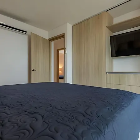 Modern 3br Apartment, Sea View And Historic Center